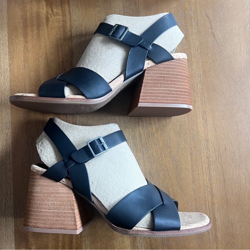 Korks Payce Block Heel Sandal